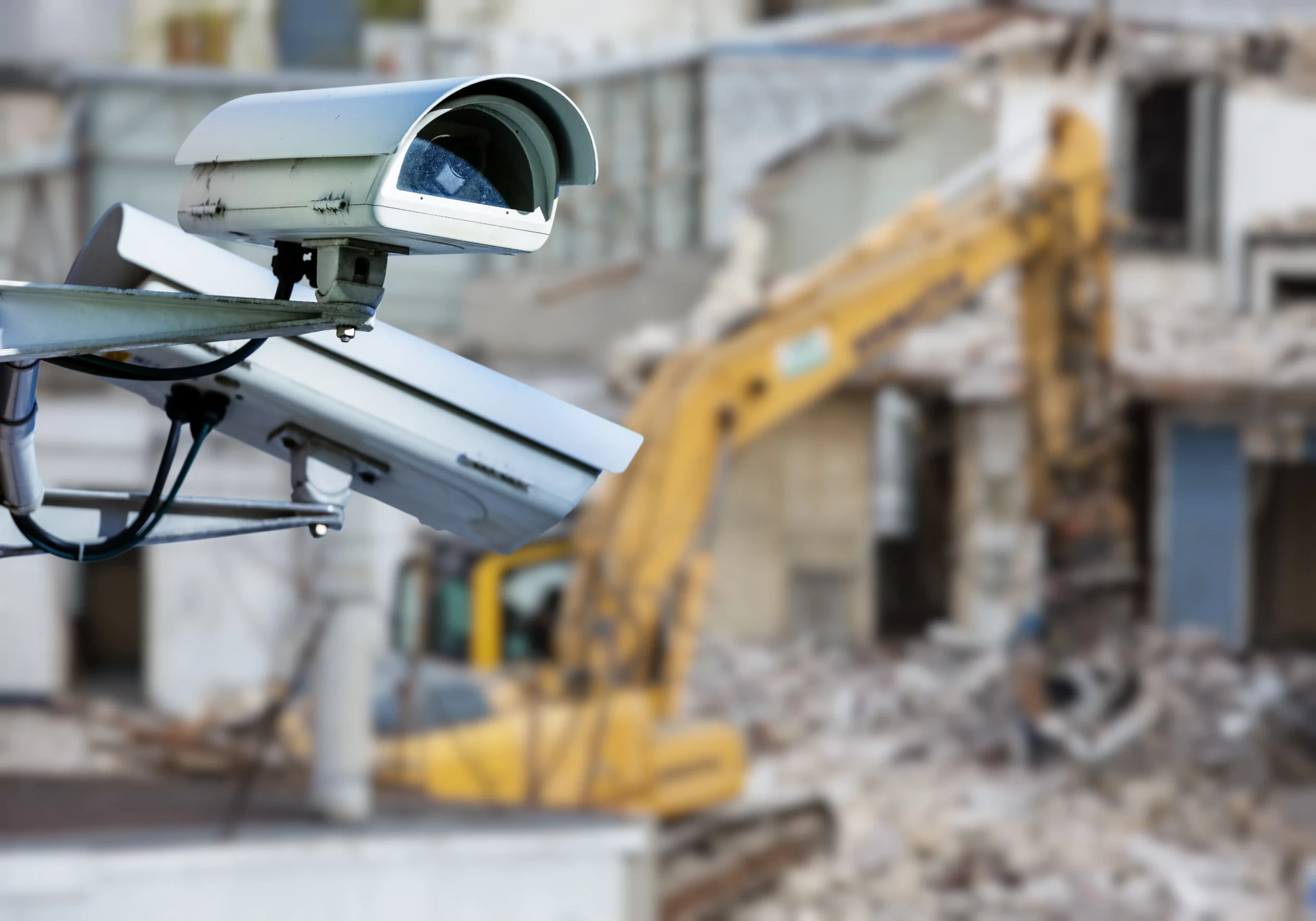 Caméra de surveillance en place pour surveiller uj chantier